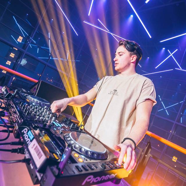 DJ und Musikproduzent Jonah Son