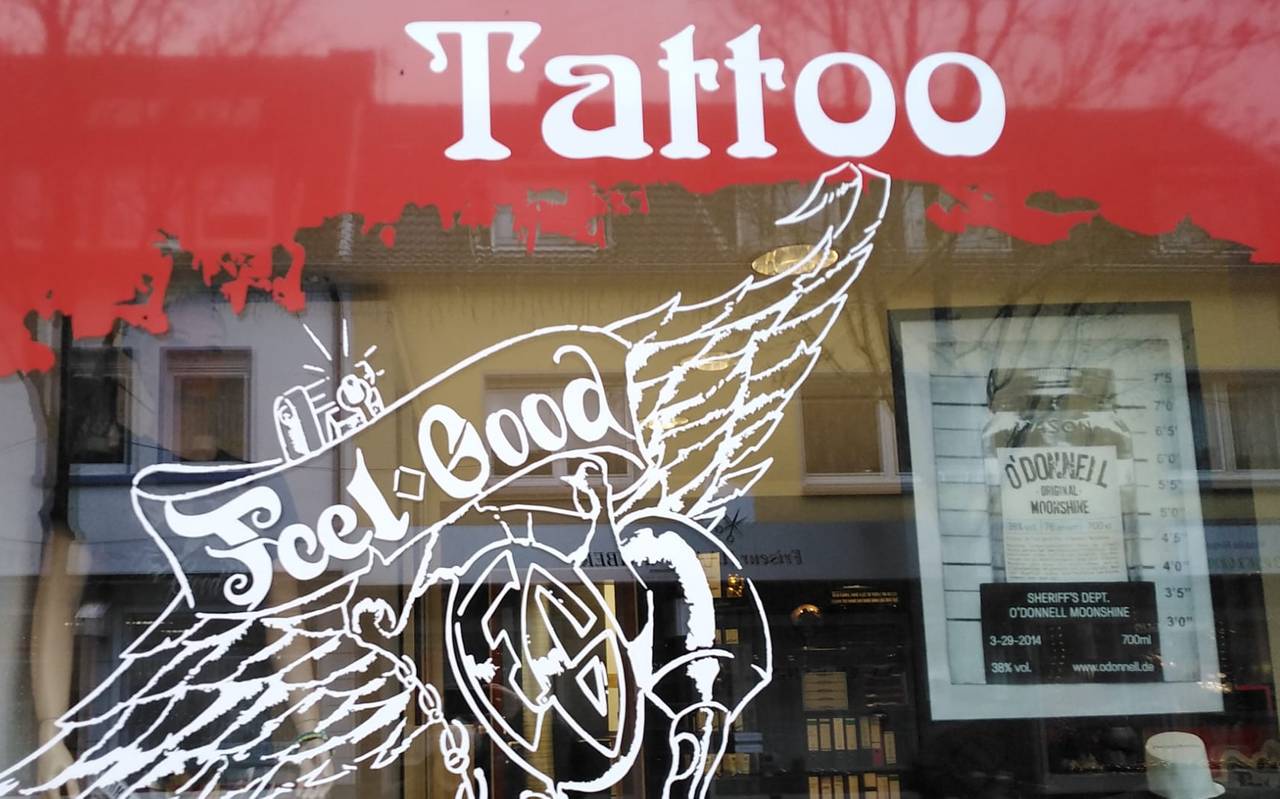 Das Schaufenster des Feel Good Tattoo-Studios in Hamm.