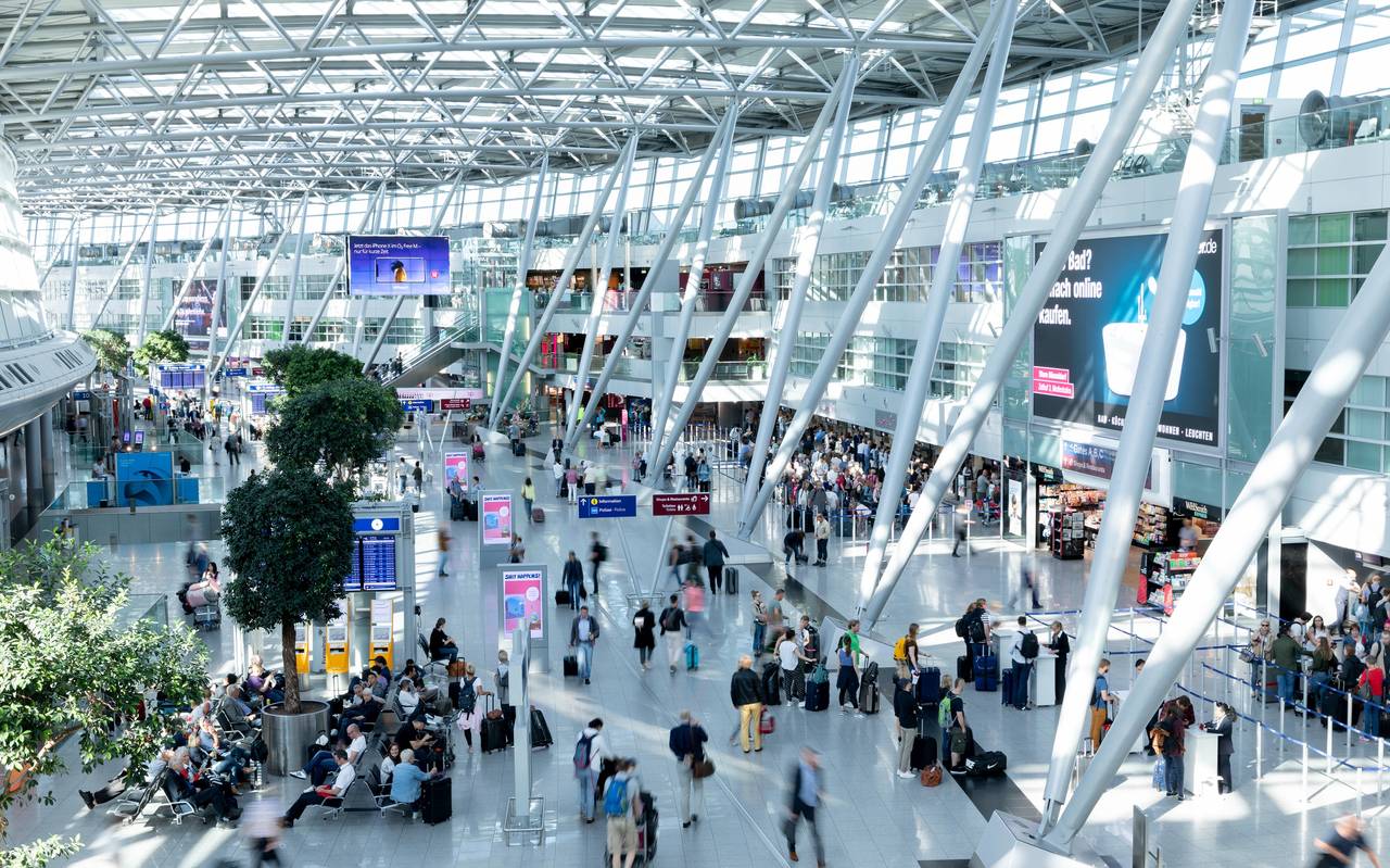 Blick in die Eingangshalle des Airport Düsseldorf