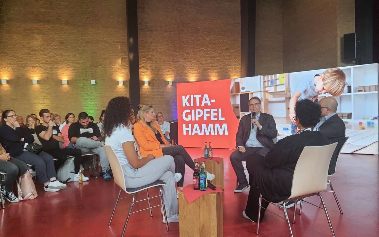 Auf dem Kita-Gipfel wurde gestern (18.09.) über aktuelle Probleme und Herausforderungen diskutiert.