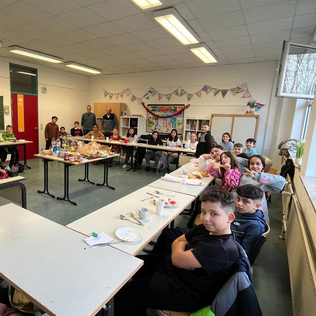 Gemeinsames Frühstück vor Weihnachten der Radioklasse Hamm