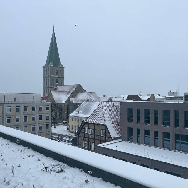 Schnee auf der Pauluskirche in Hamm