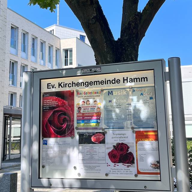 Ein Schaukasten der evangelischen Kirchengemeinde Hamm.