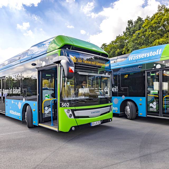 Zwei Busse machen den Start für neue Mobilität in Hamm.
