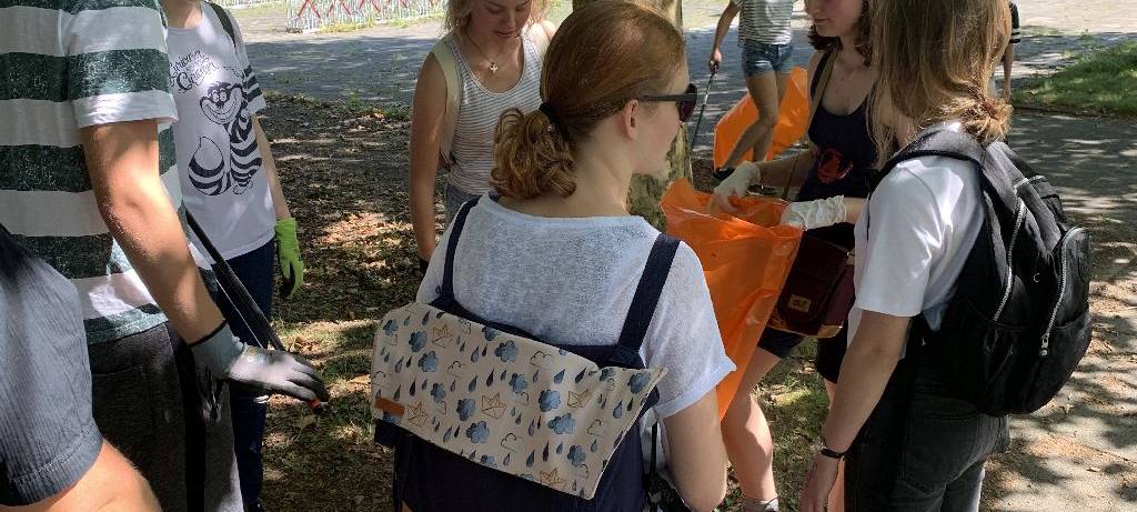 Fridays for Future sammelt Müll