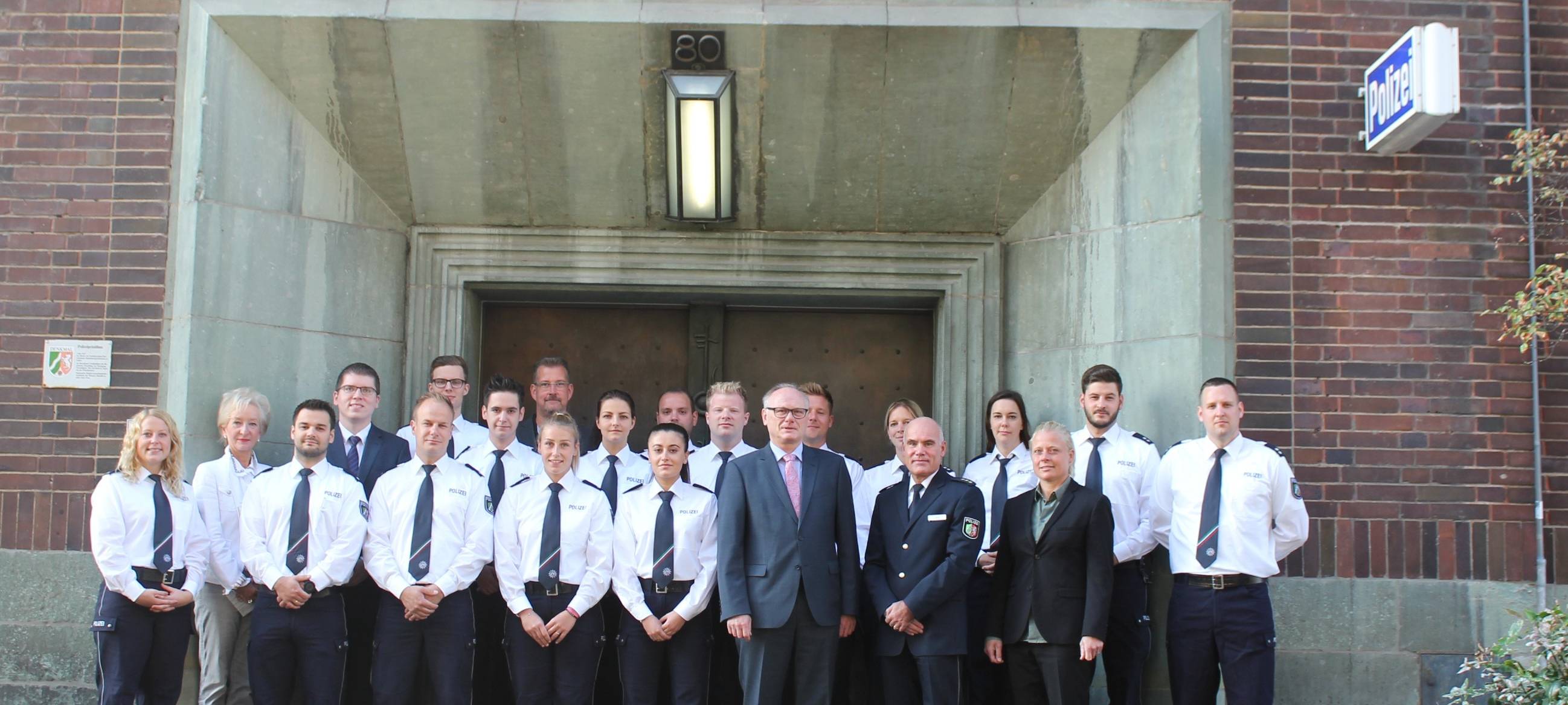 16 neue Polizisten