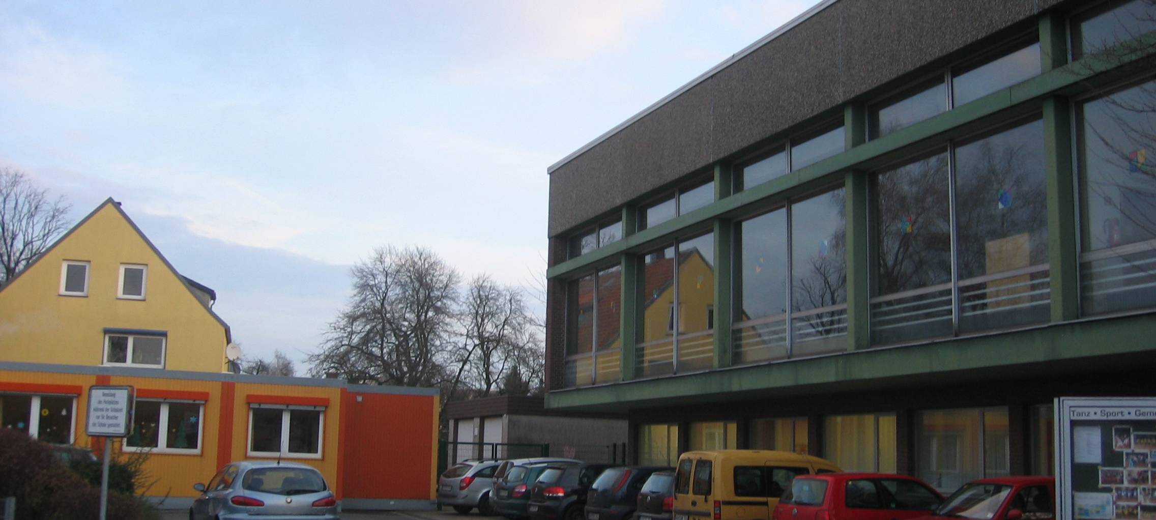 Kicken in der Dorfmitte