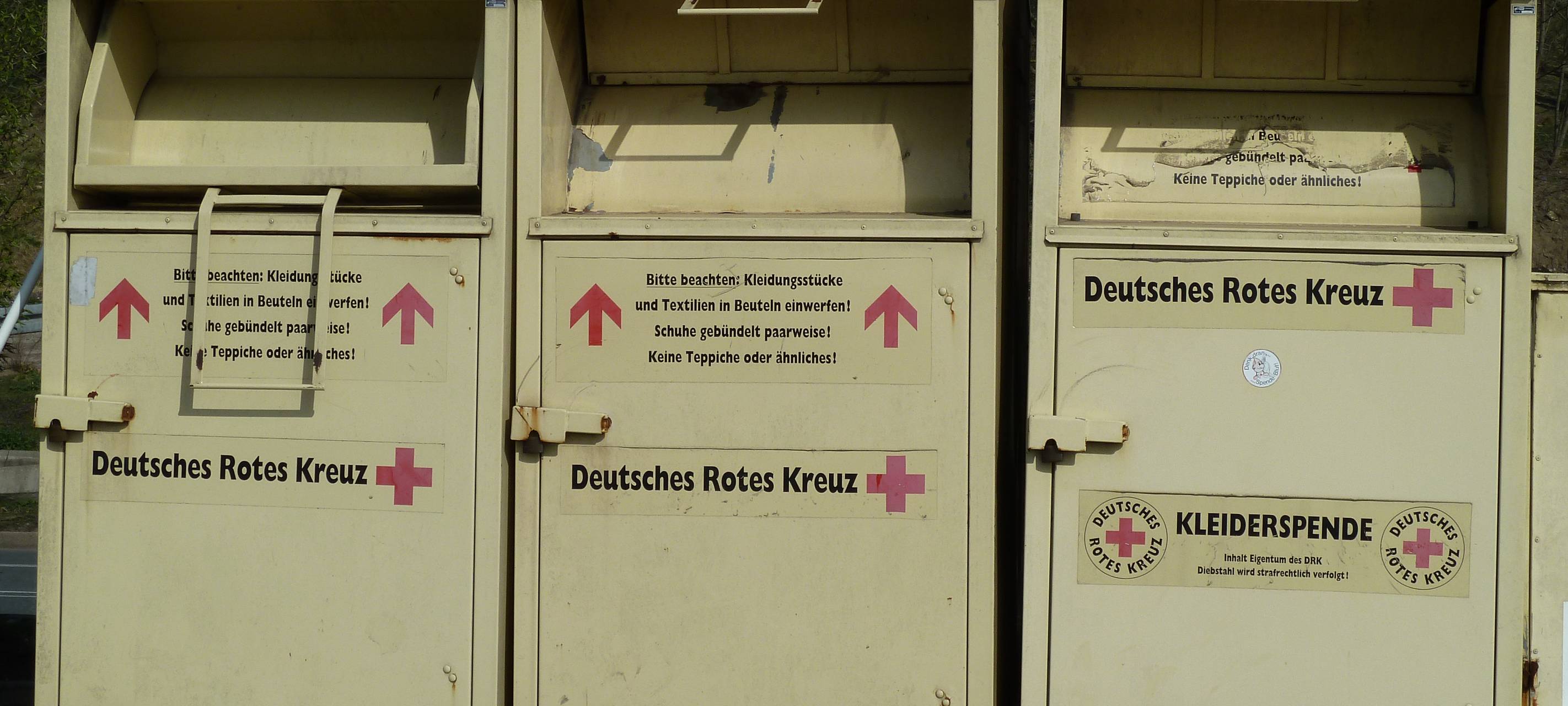 Illegale Kleidercontainer