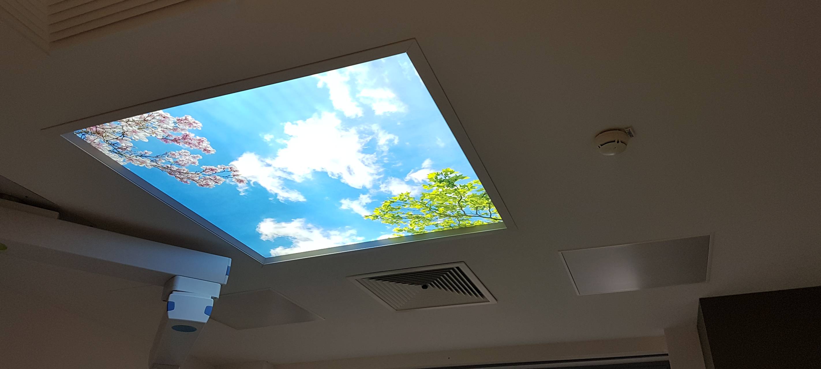 Neue Zimmerdecke für Lichttherapie