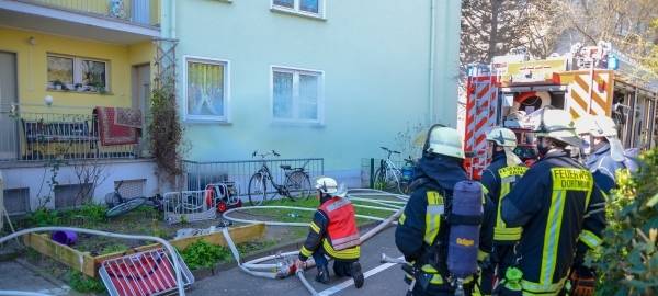 Feuerwehr löscht Kellerbrand in der Friesenstraße