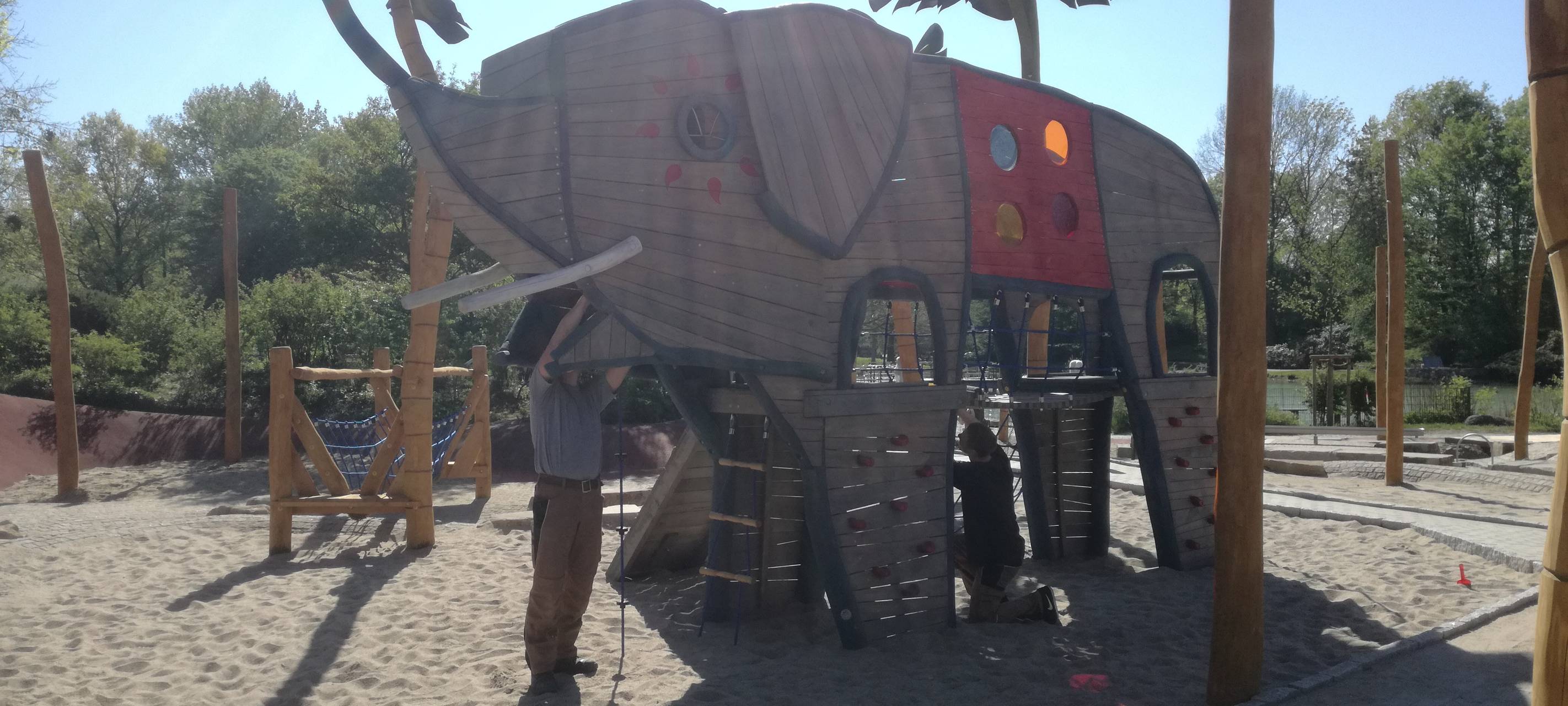 Trotz Schließung ist was los rund um den Glaselefanten.