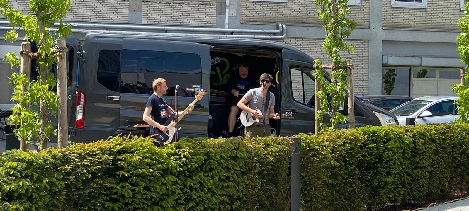 Kapelle Petra spielten am Medienaus