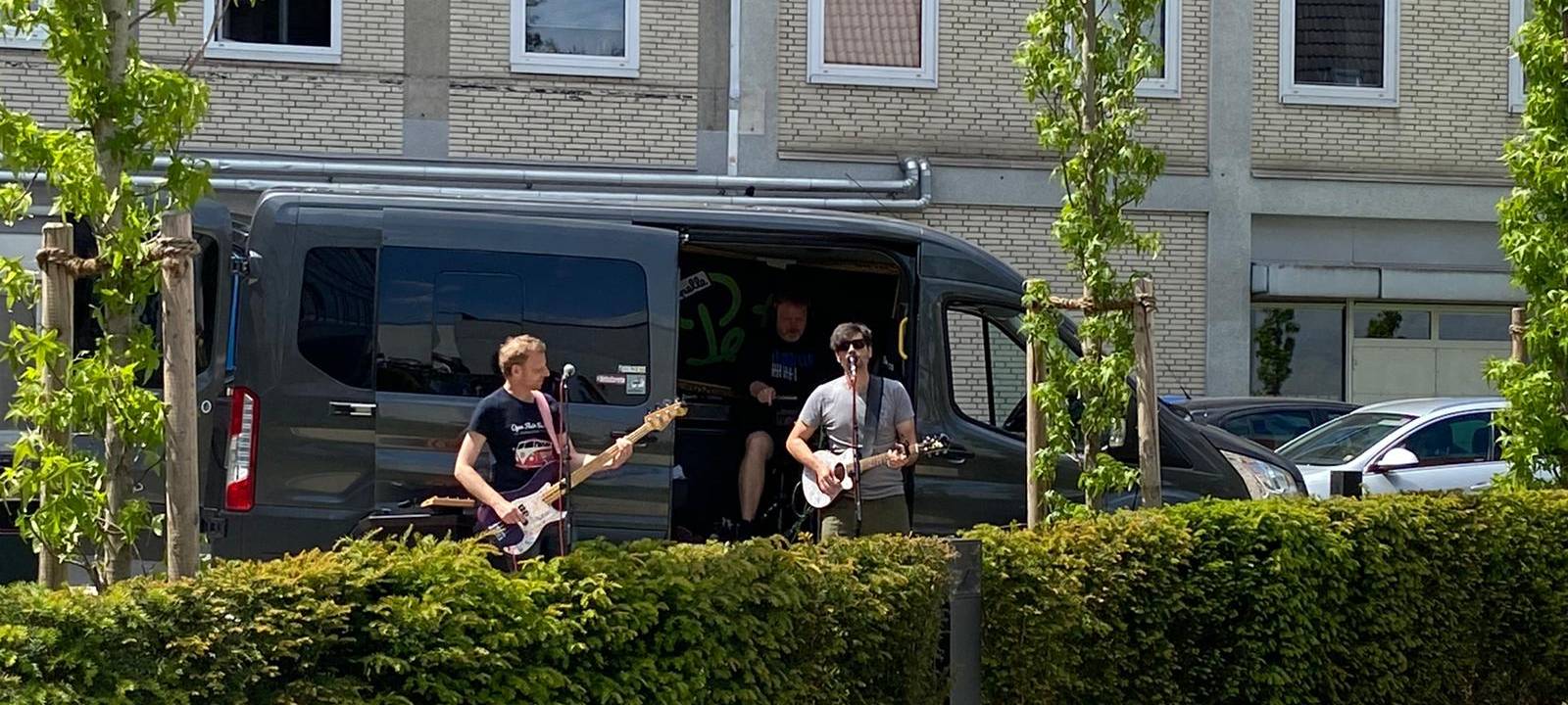 Kapelle Petra spielten am Medienaus