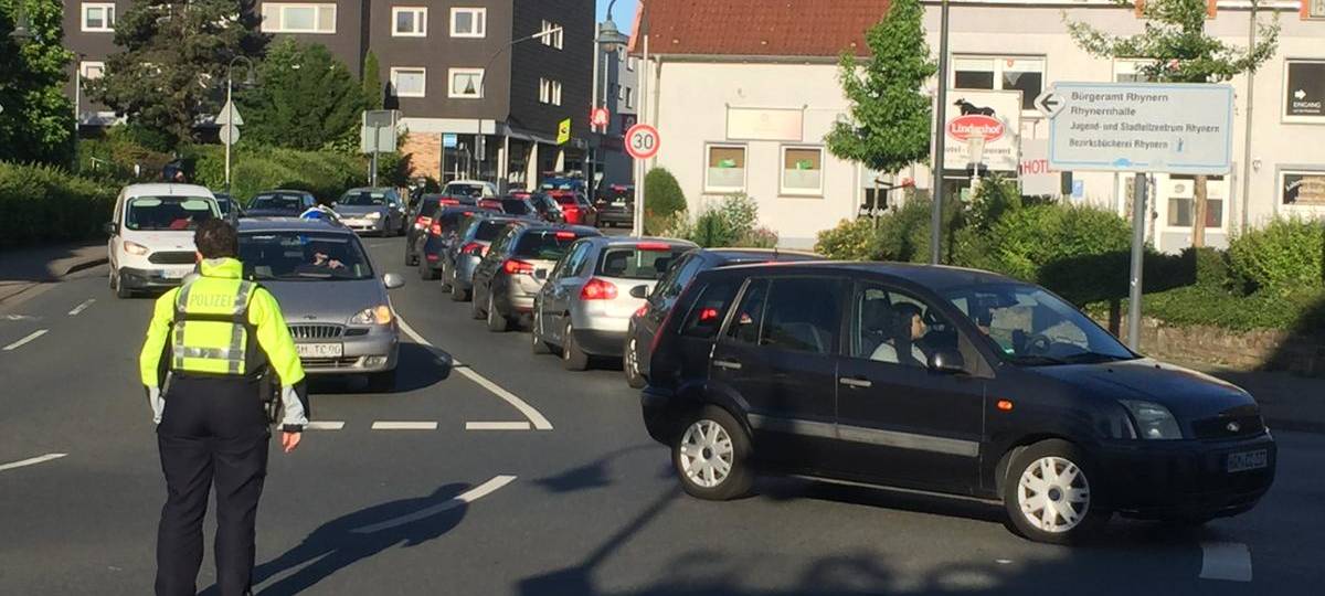 Werler Straße nach Unfall mit Tiertransporter wieder frei