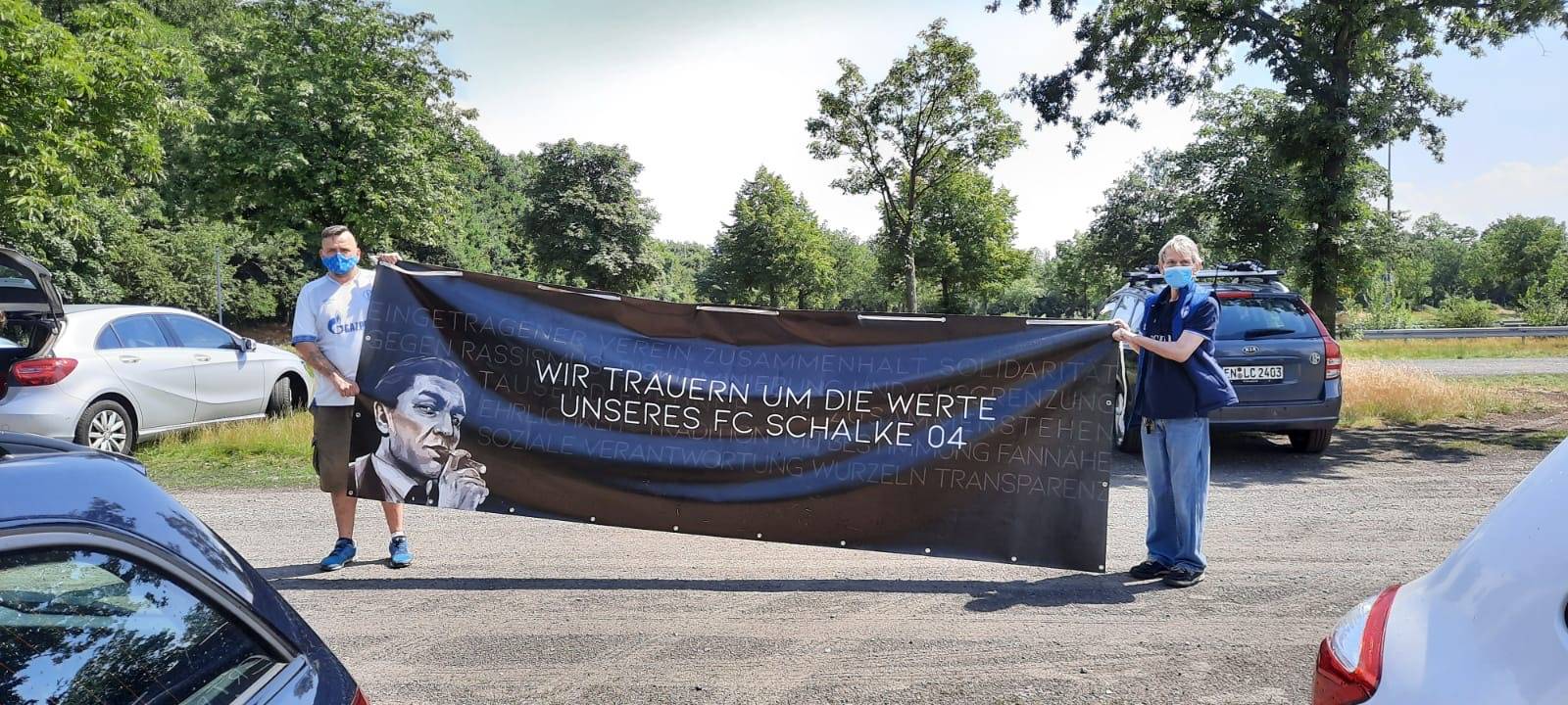 Über 1000 Fans bei Schalke-Demo in Gelsenkirchen