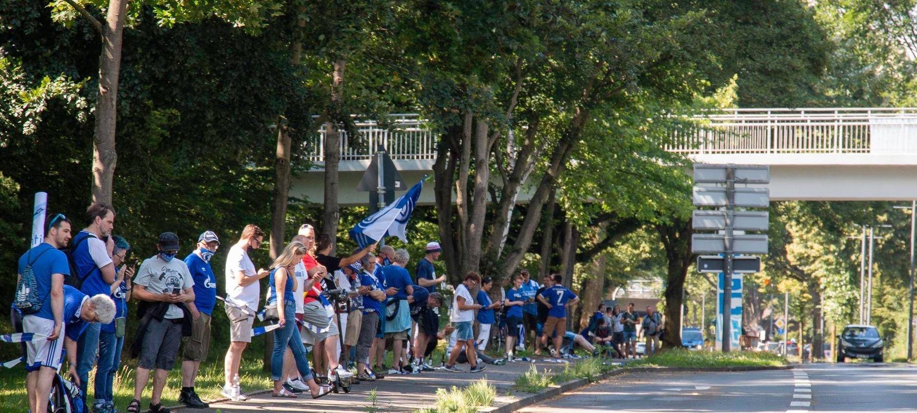 Über 1000 Fans bei Schalke-Demo in Gelsenkirchen