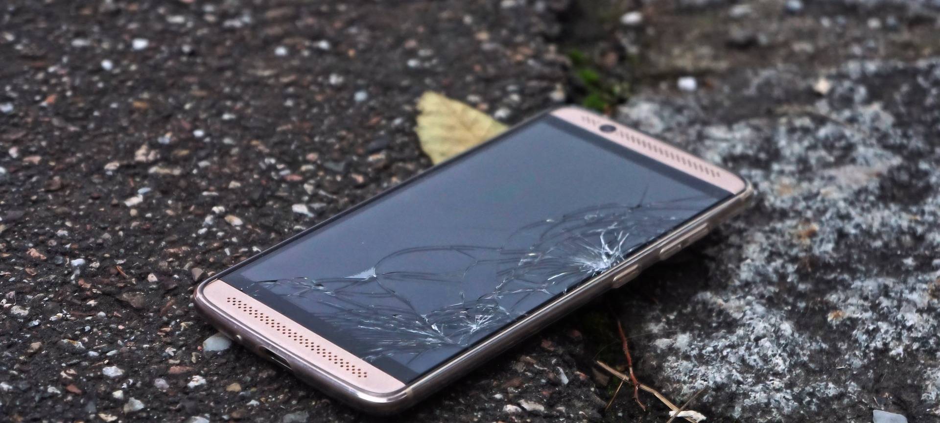 Handys zerstören? Haben wir Hammer drauf!