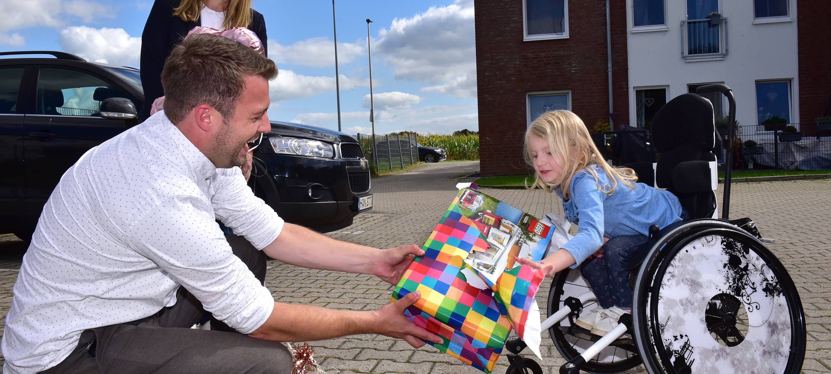 Geschafft! Stella bekommt ein rollstuhlgerechtes Auto!