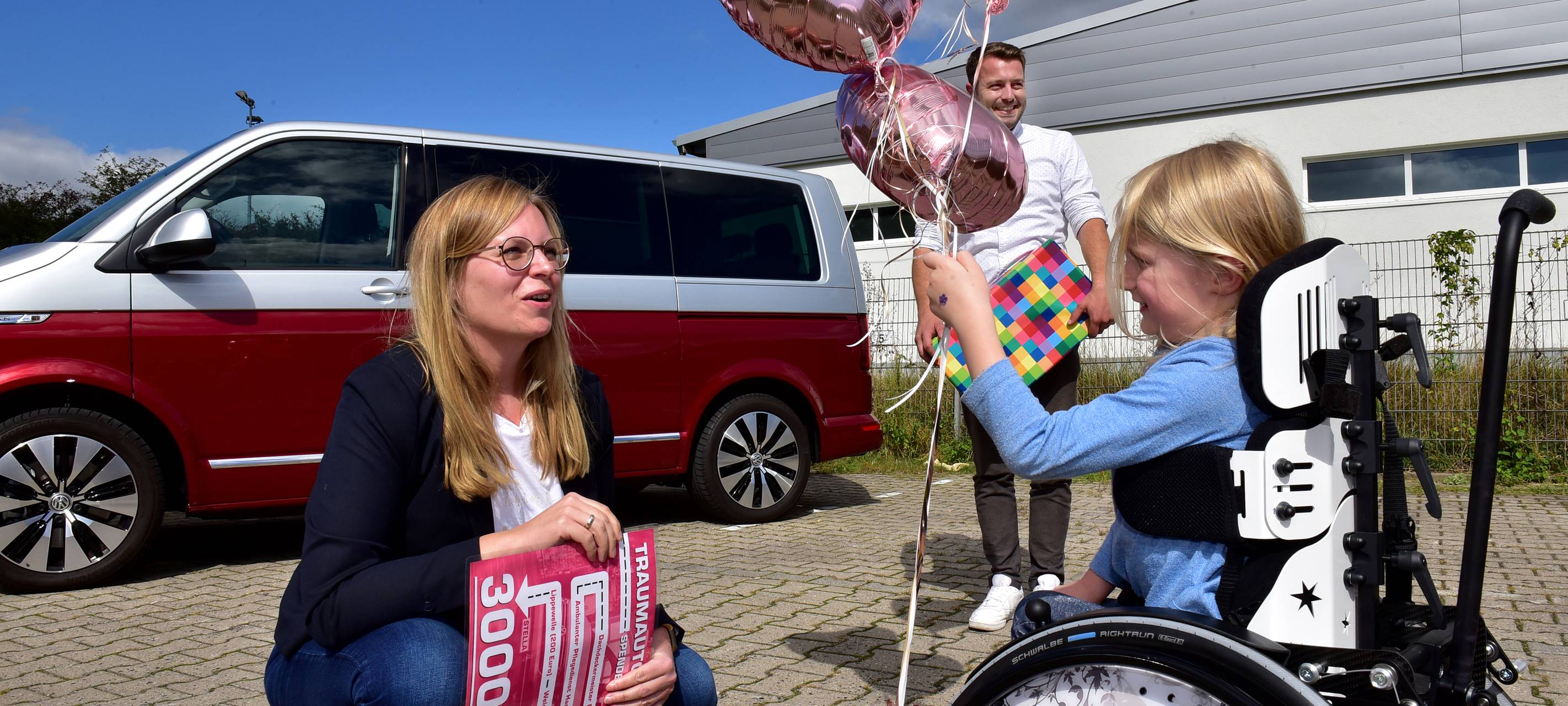 Geschafft! Stella bekommt ein rollstuhlgerechtes Auto!