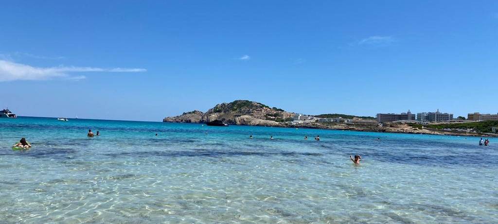 Ein Strand auf Mallorca.