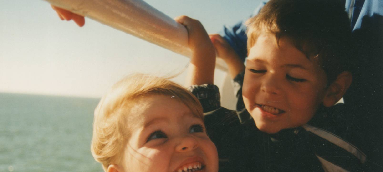 Kurzzeitschwester: Ein Filmemacher auf der Suche nach seiner Pflegeschwester