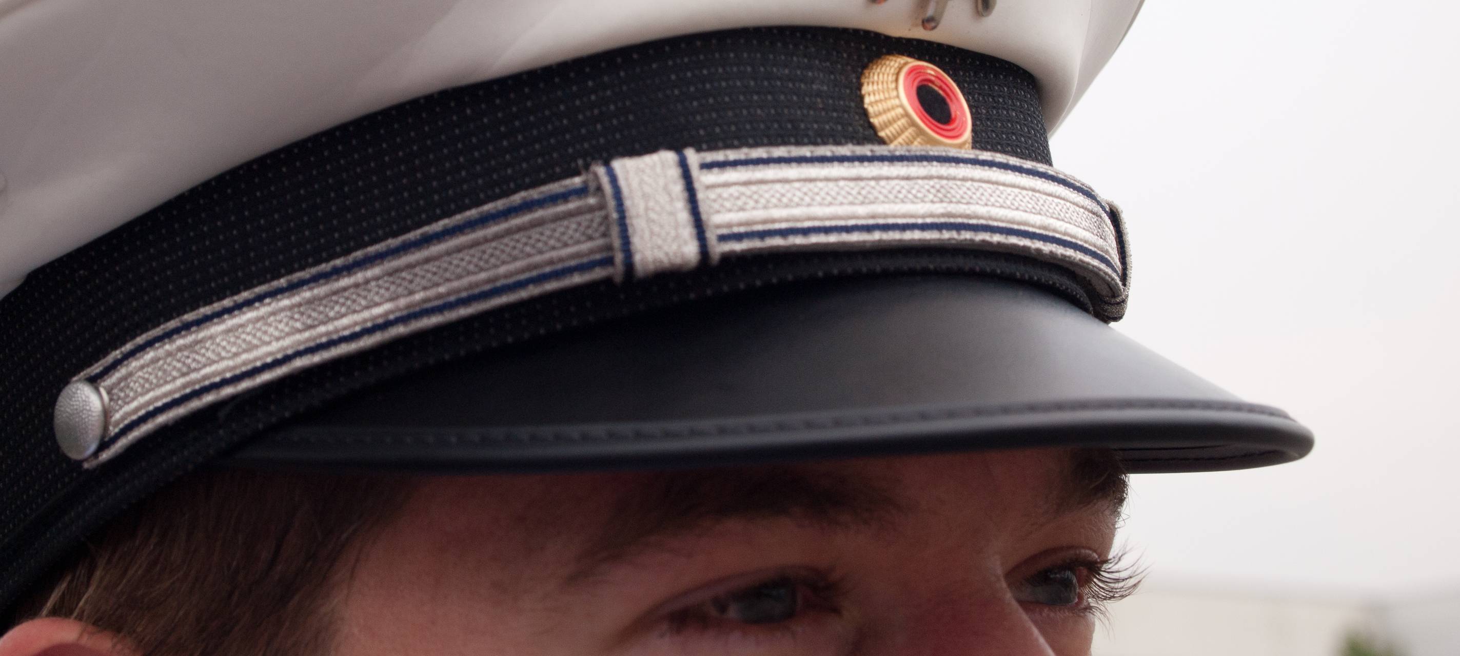 Unfallwagen verliert Nummernschild