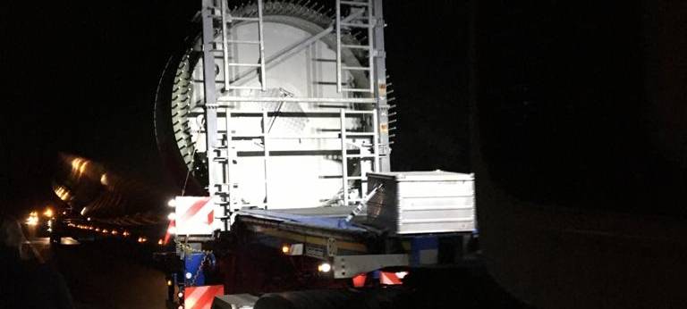 Spektakulärer Schwertransport durch Rhynern