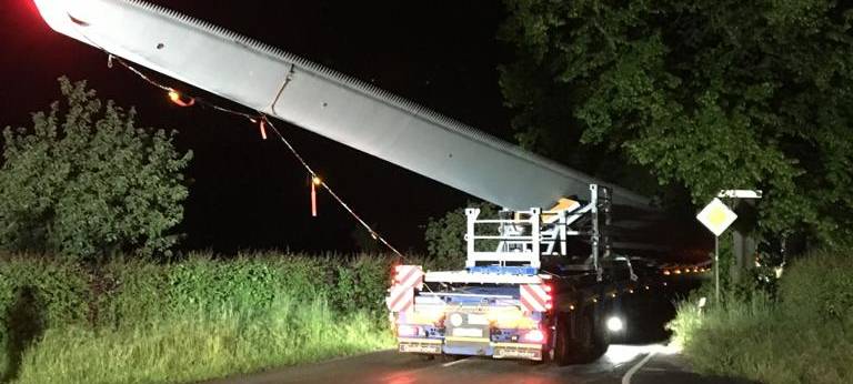 Spektakulärer Schwertransport durch Rhynern