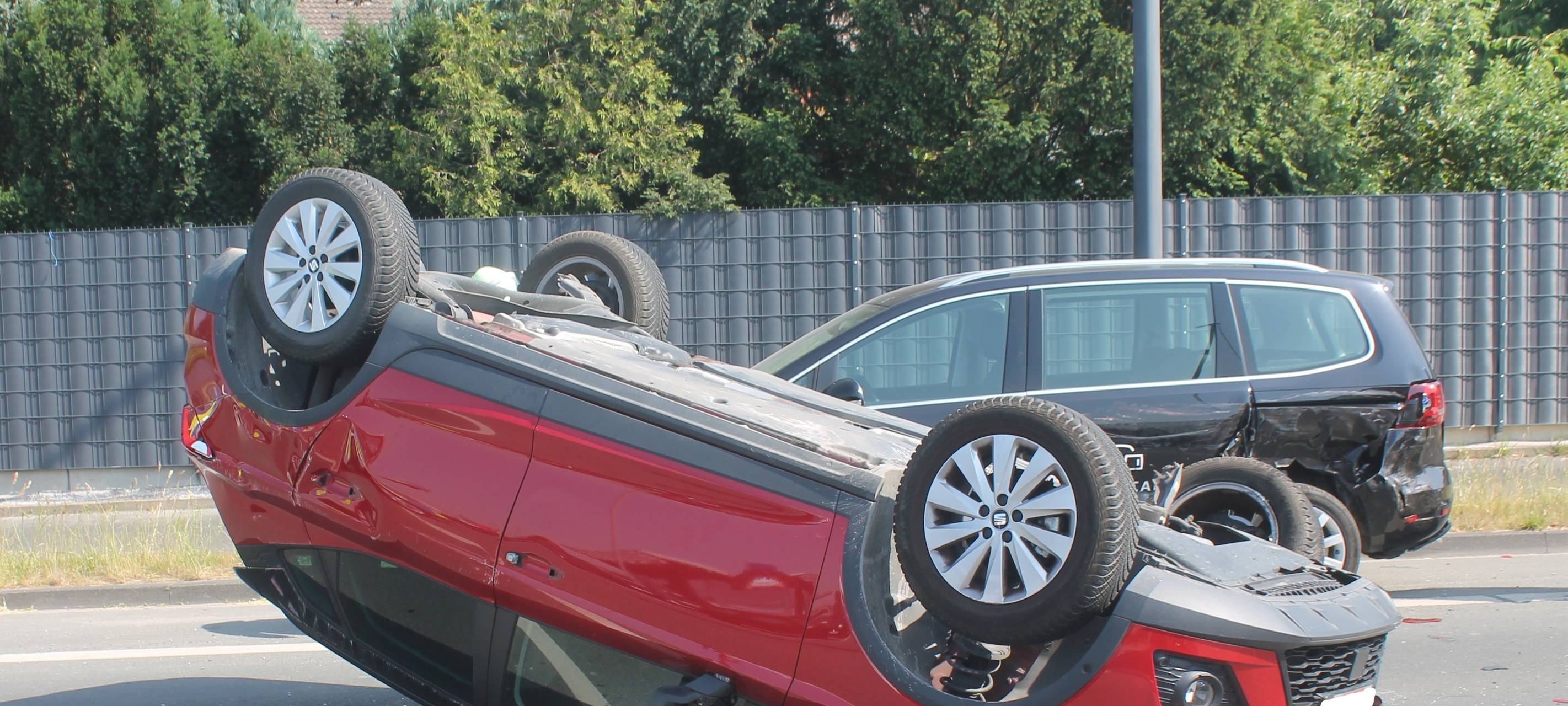 Autos überschlagen sich