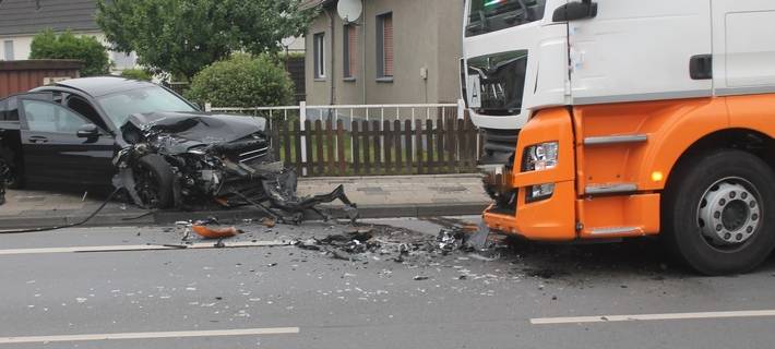 25-jähriger Hammer wird bei Zusammenstoß schwer verletzt