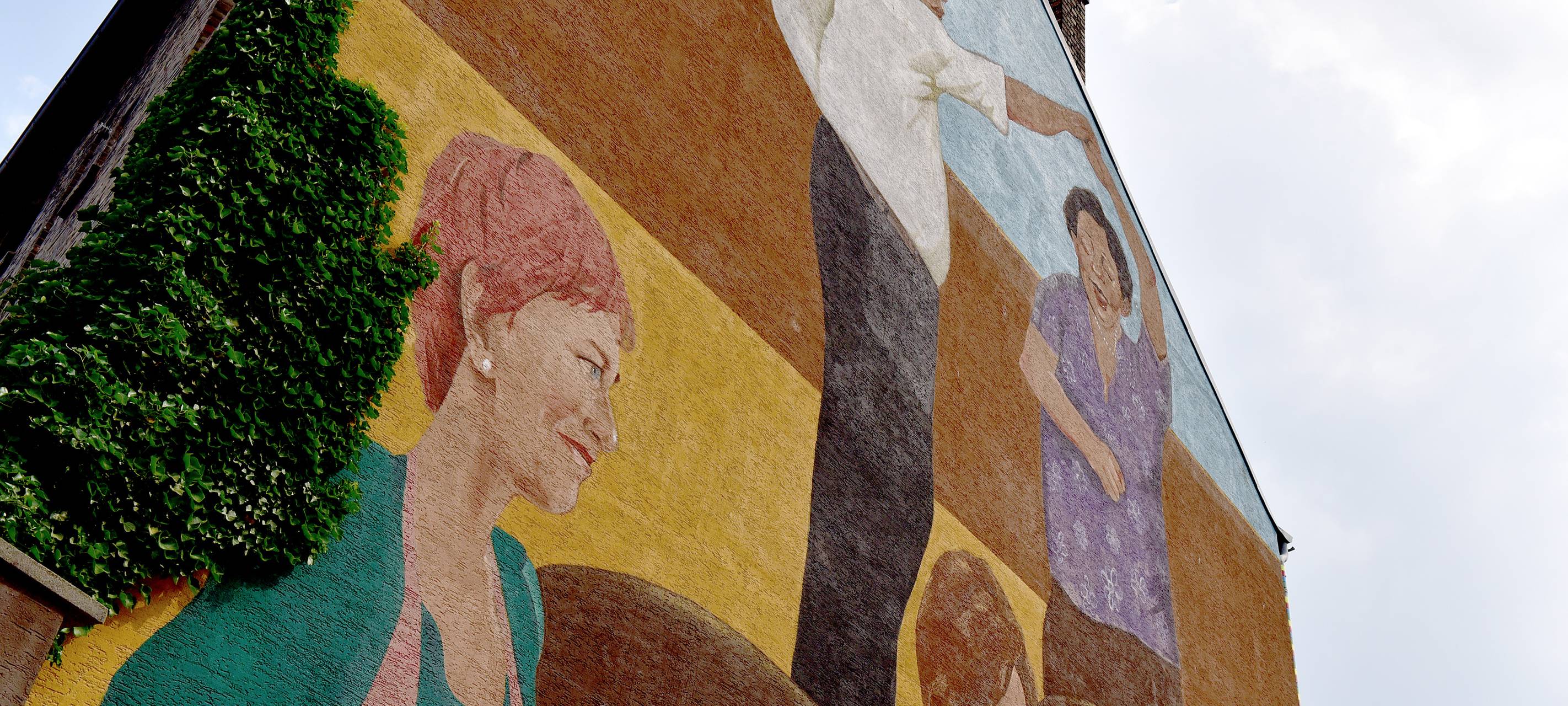 Ein Gemälde an einer Hauswand im Martin-Luther-Viertel.