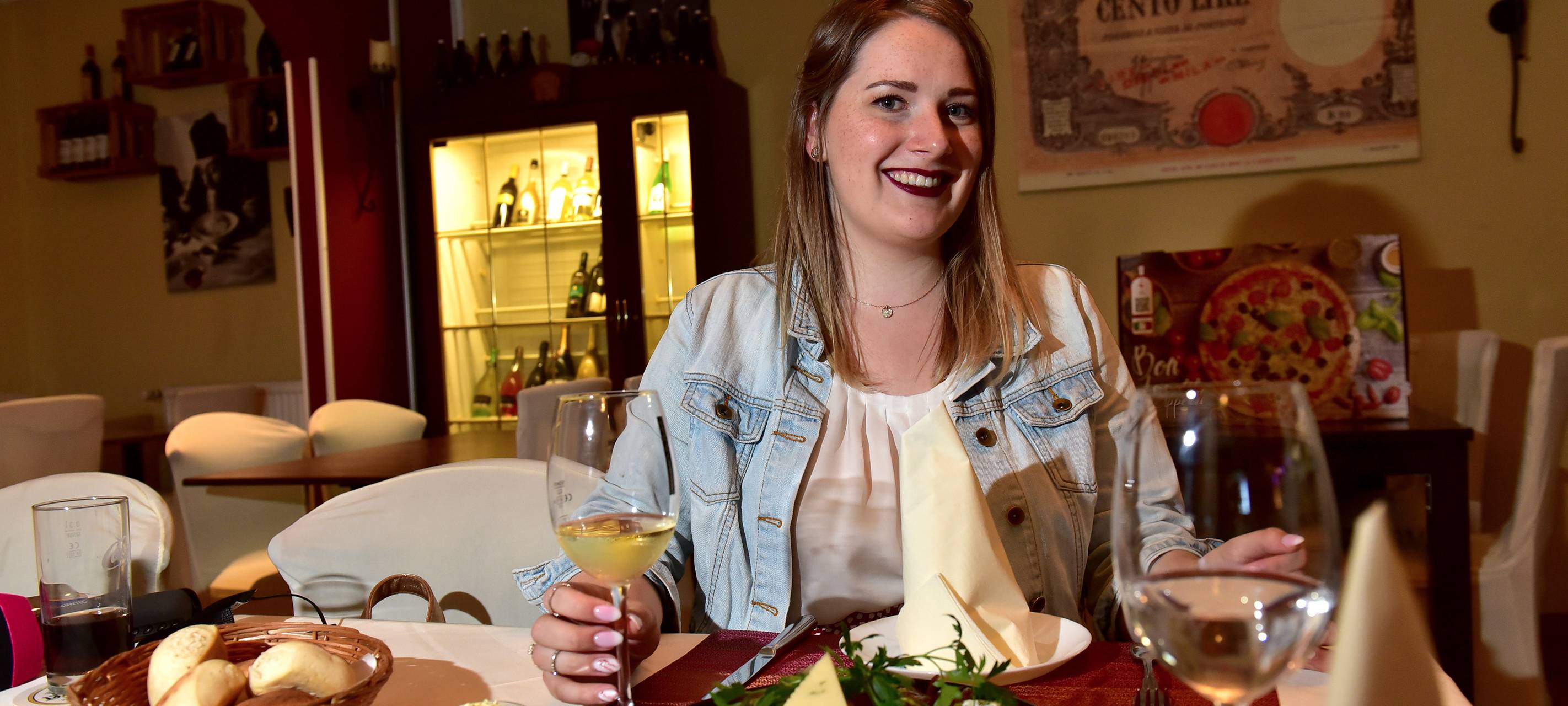 Lippewelle-Reporterin Svenja Jesse testet das italienische Essen.