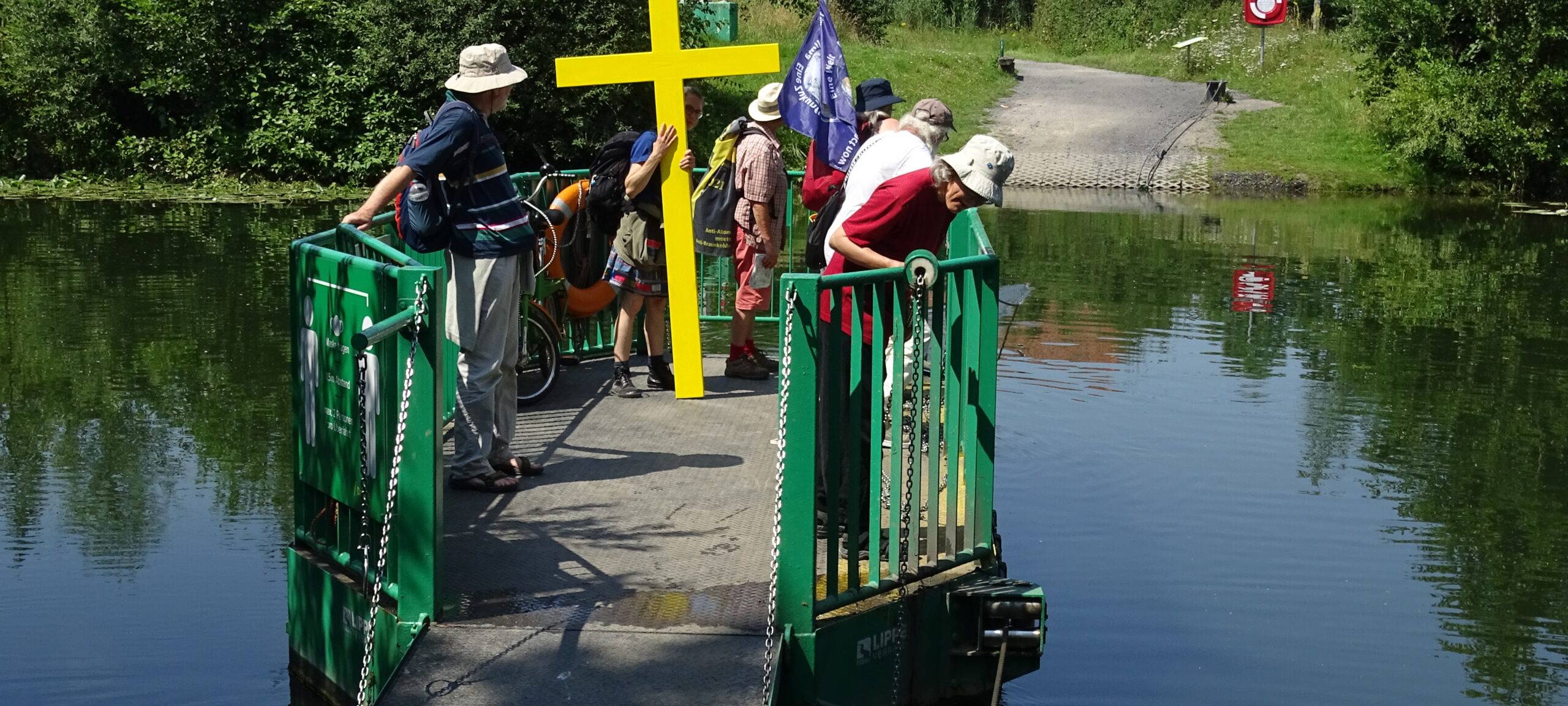 Einige Beteiligte beim Kreuzweg in Hamm