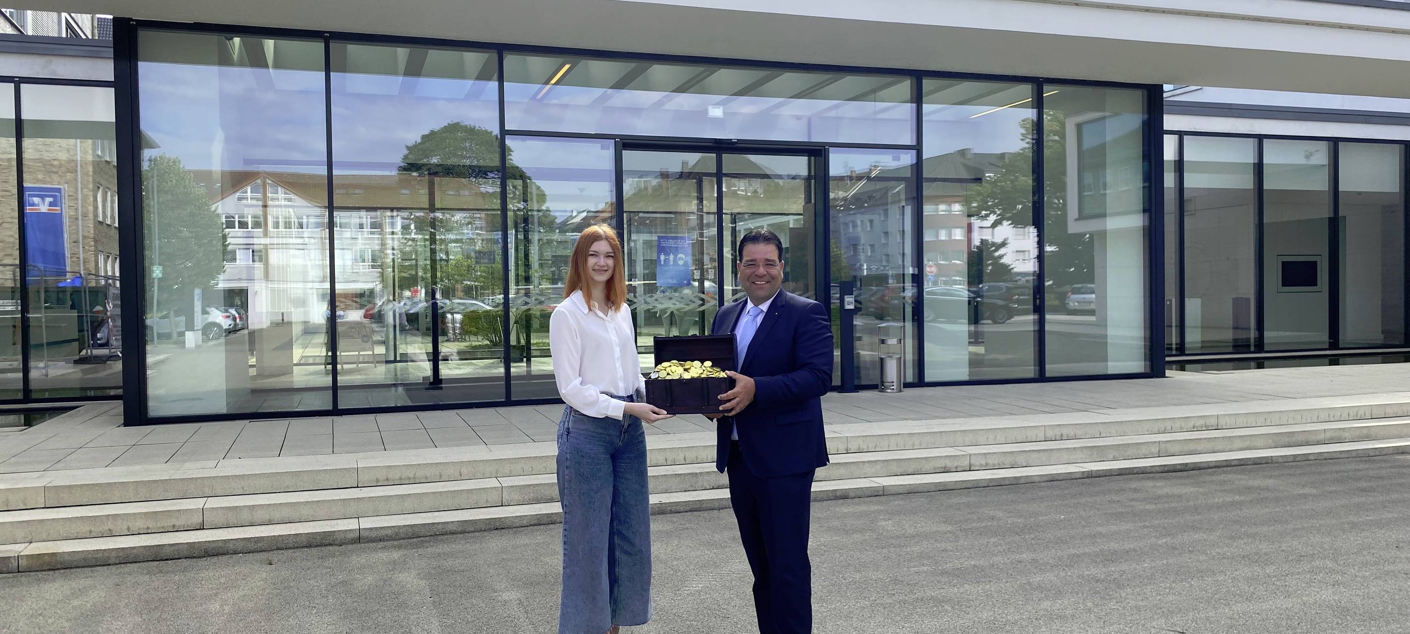 Volksbank in Hamm spendet für Hochwasseropfer