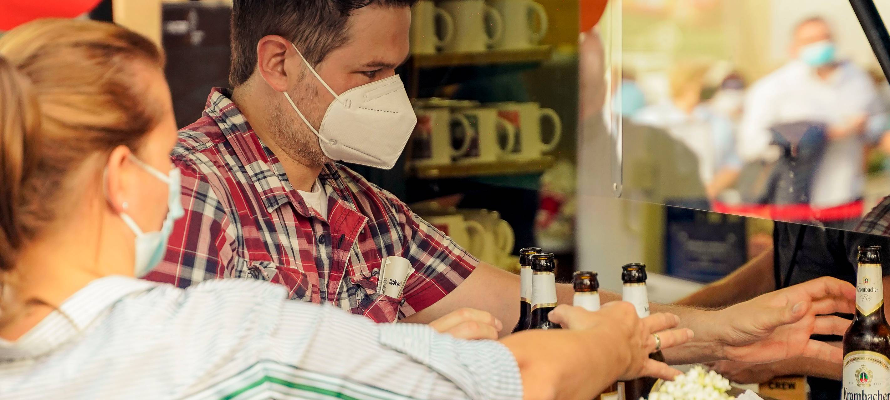 600 Besucher beim "Lachkrampf" an der Waldbühne in Hamm