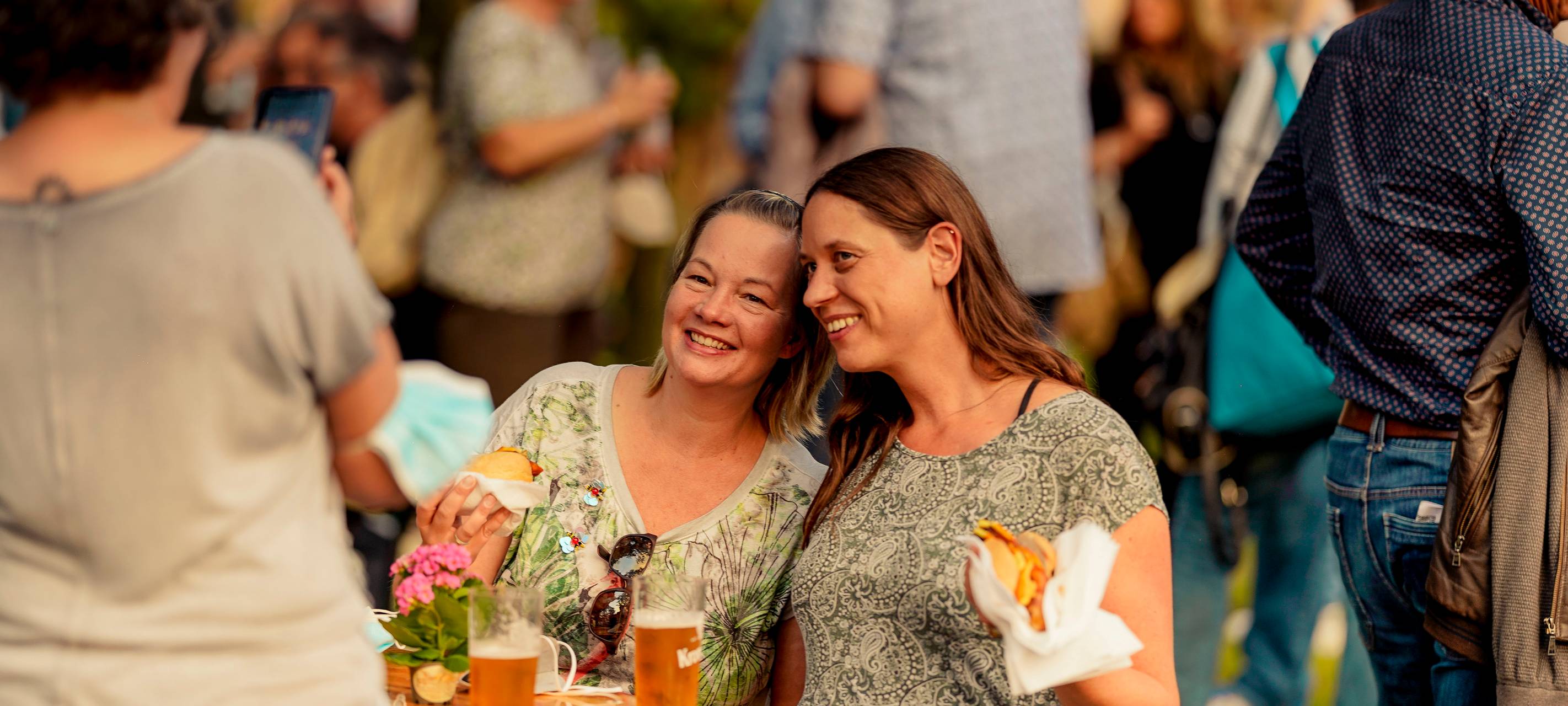 600 Besucher beim "Lachkrampf" an der Waldbühne in Hamm