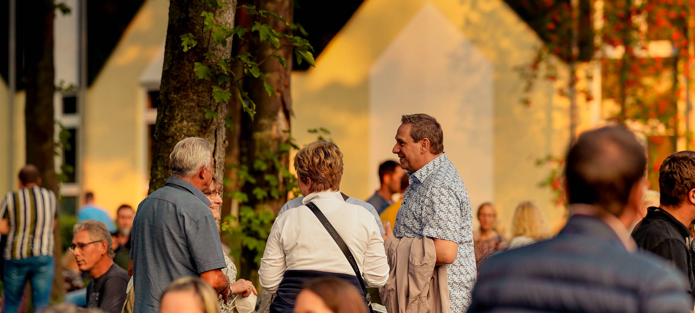 600 Besucher beim "Lachkrampf" an der Waldbühne in Hamm