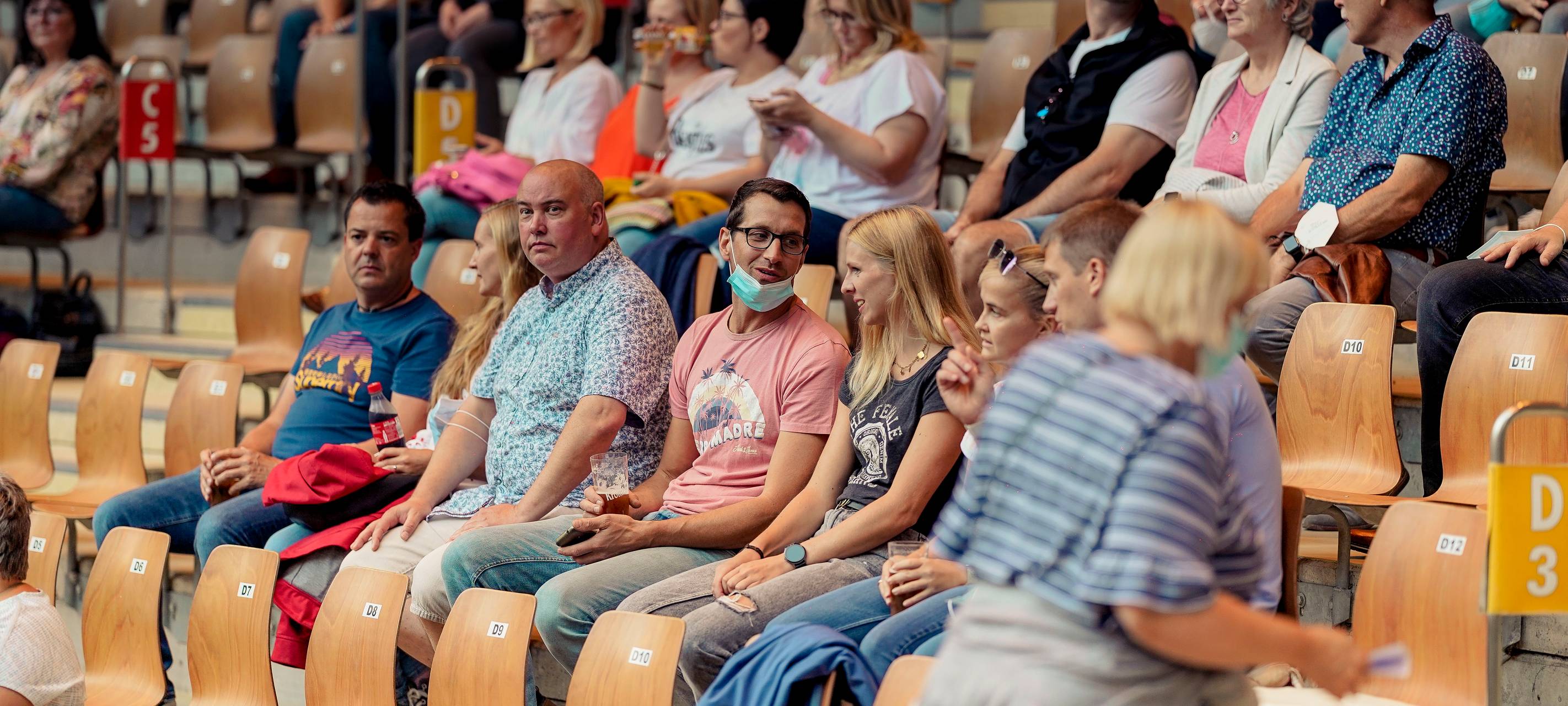 600 Besucher beim "Lachkrampf" an der Waldbühne in Hamm