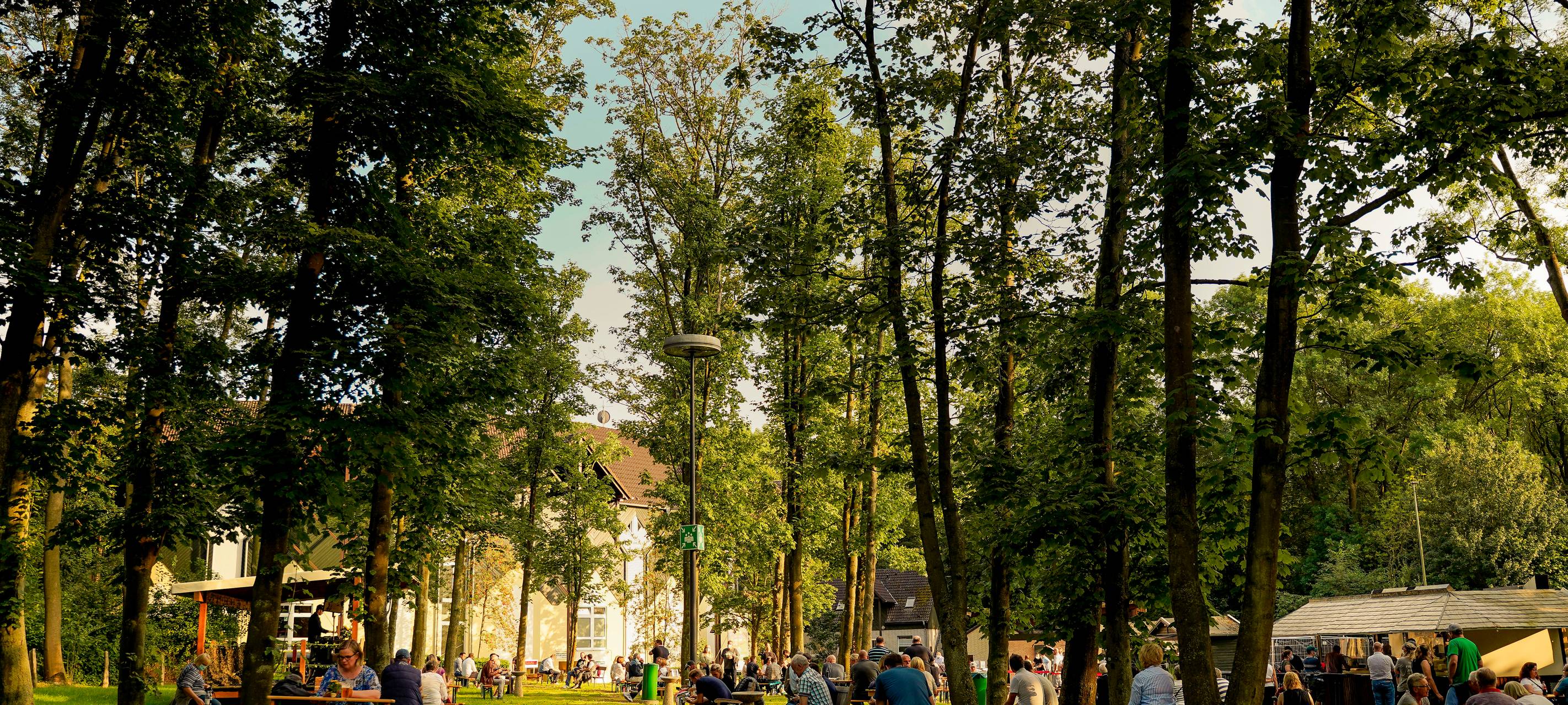 600 Besucher beim "Lachkrampf" an der Waldbühne in Hamm