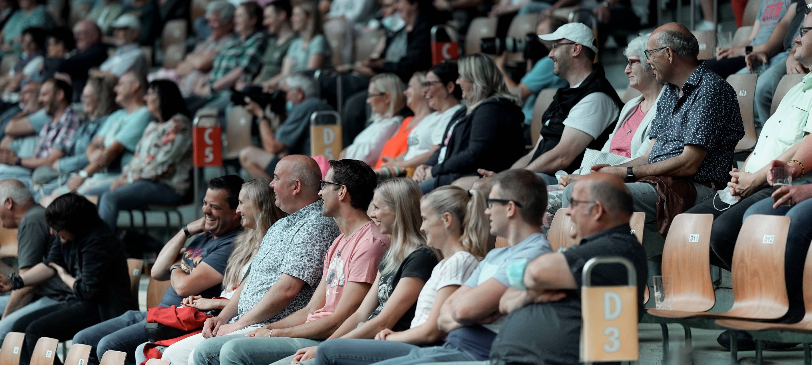 600 Besucher beim "Lachkrampf" an der Waldbühne in Hamm