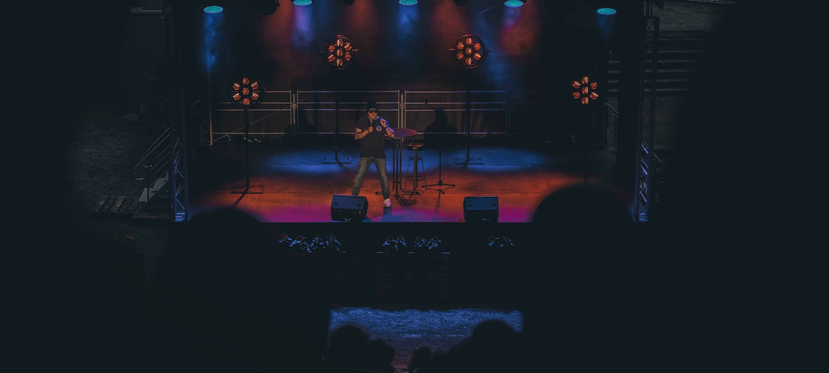 600 Besucher beim "Lachkrampf" an der Waldbühne in Hamm