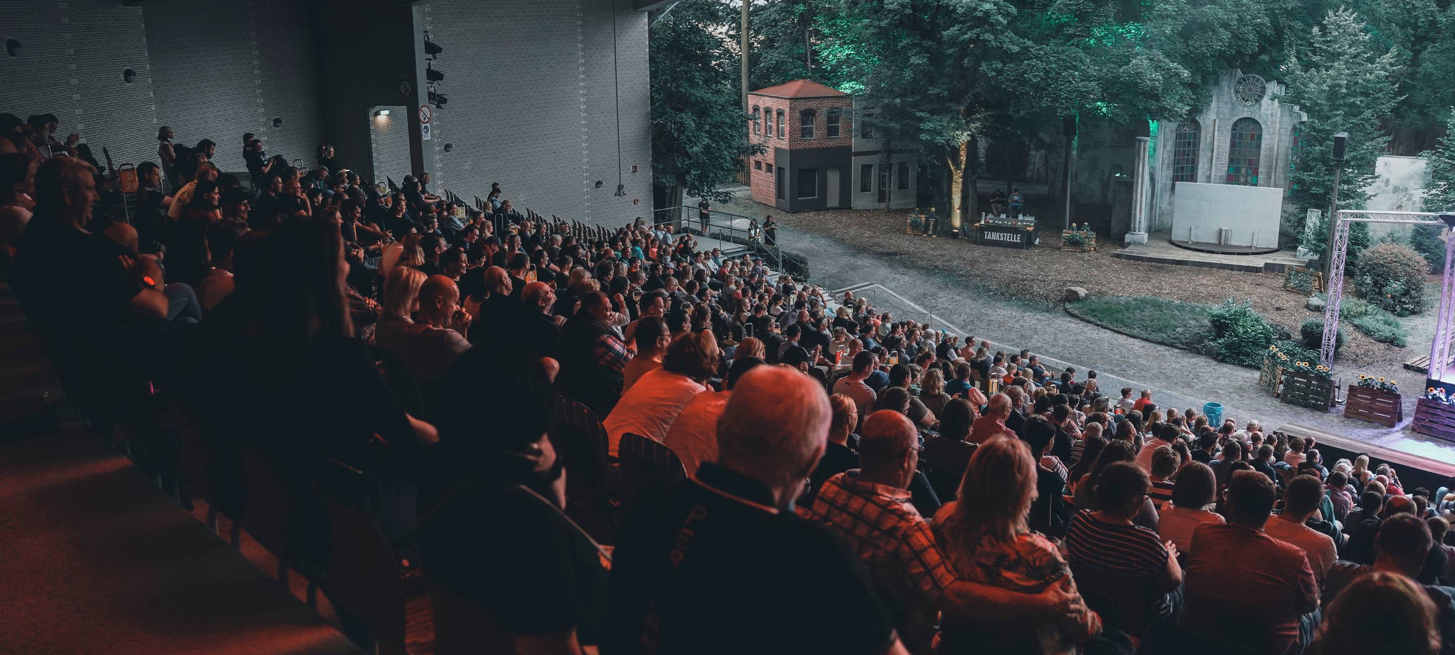 600 Besucher beim "Lachkrampf" an der Waldbühne in Hamm
