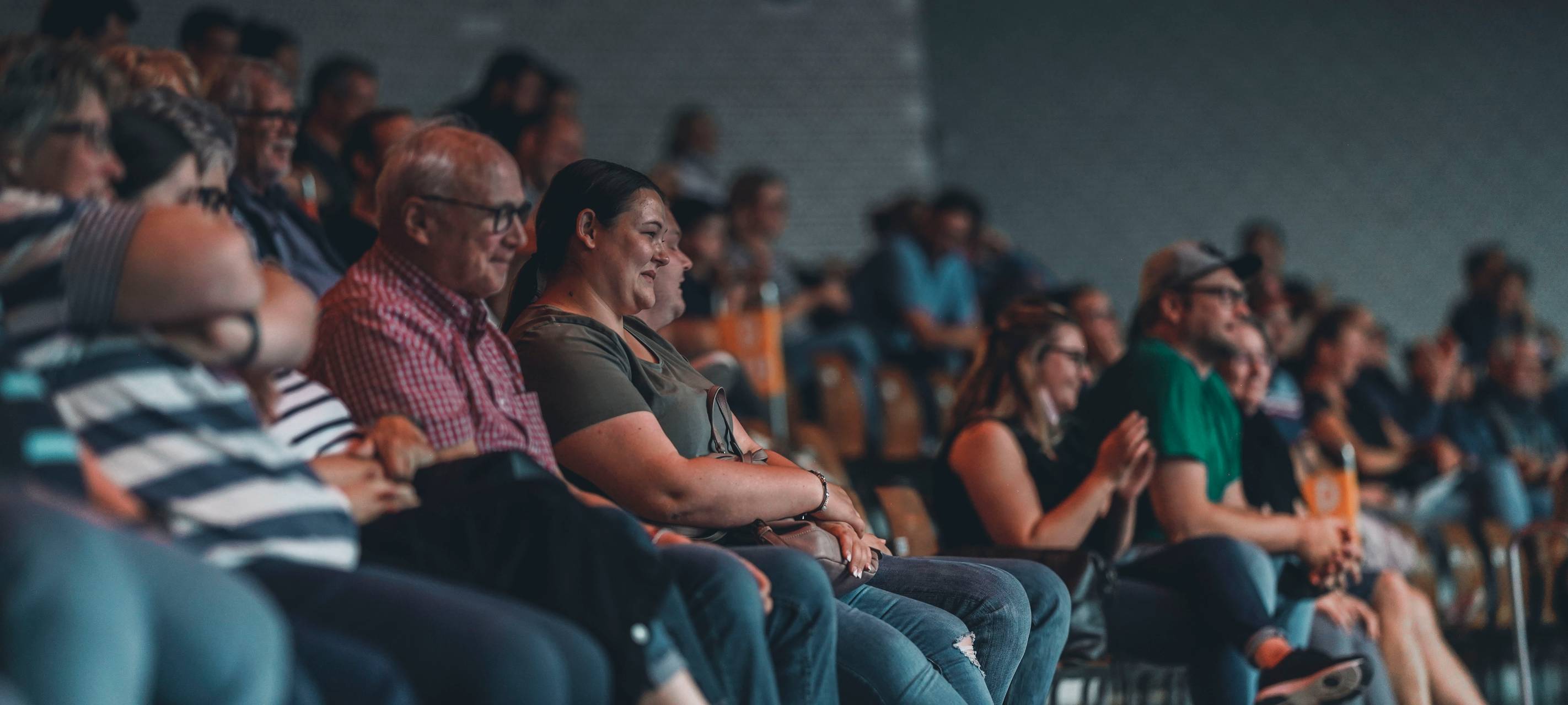 600 Besucher beim "Lachkrampf" an der Waldbühne in Hamm