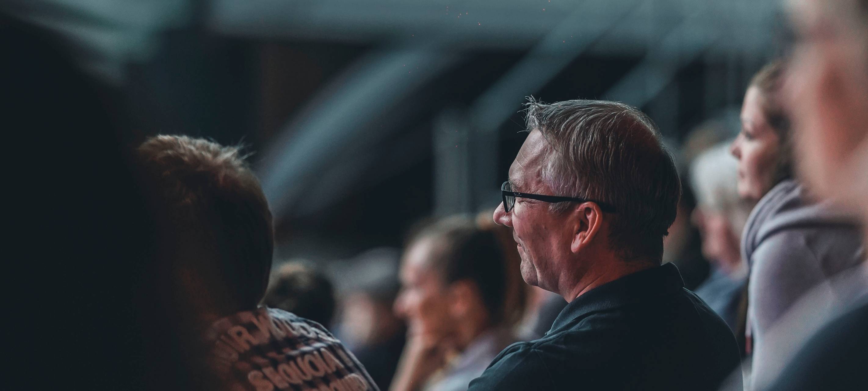 600 Besucher beim "Lachkrampf" an der Waldbühne in Hamm