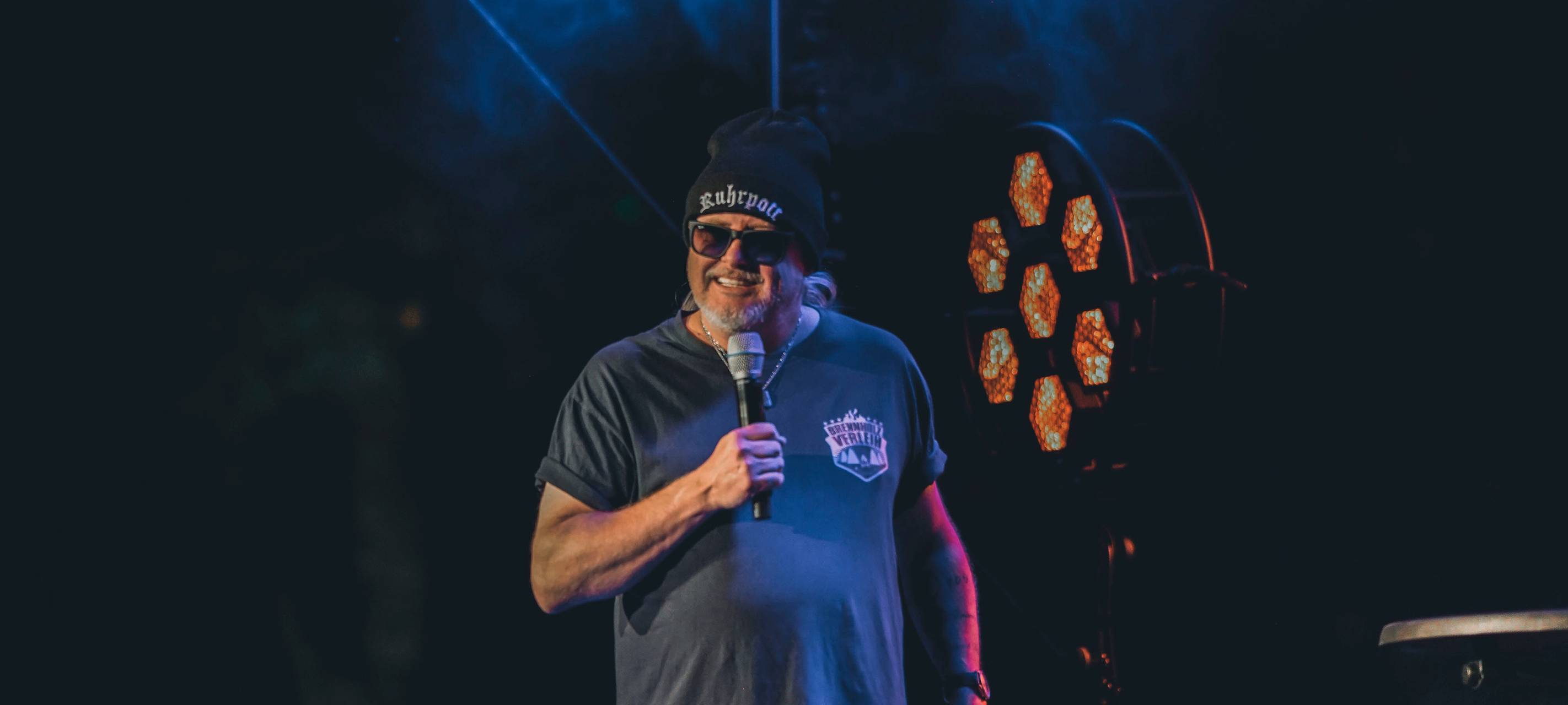 600 Besucher beim "Lachkrampf" an der Waldbühne in Hamm