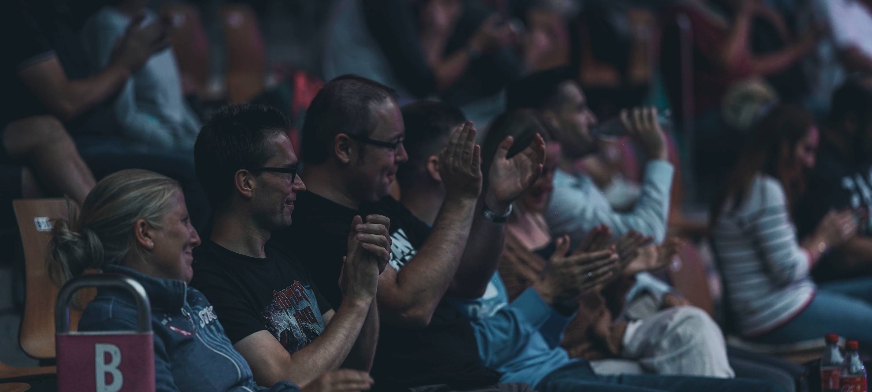 600 Besucher beim "Lachkrampf" an der Waldbühne in Hamm