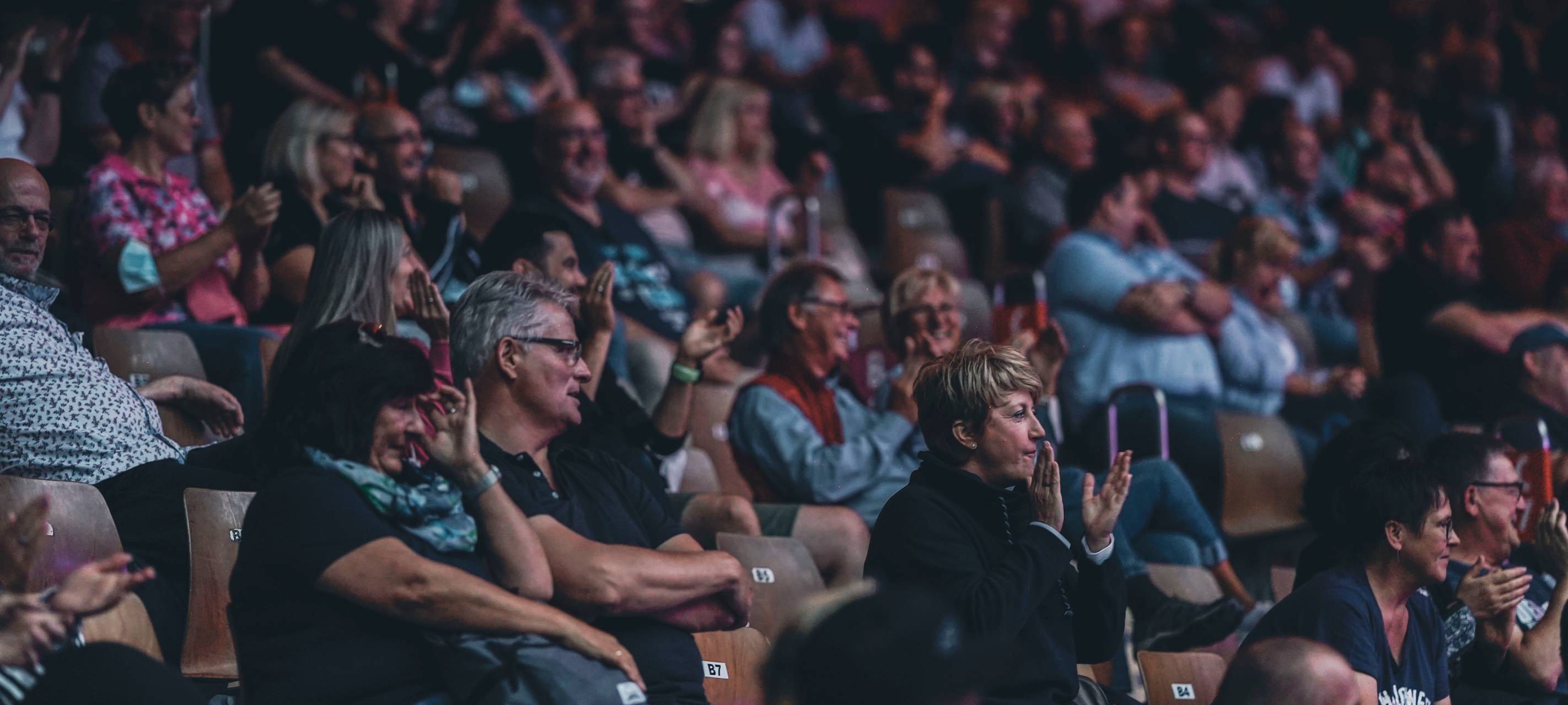 600 Besucher beim "Lachkrampf" an der Waldbühne in Hamm