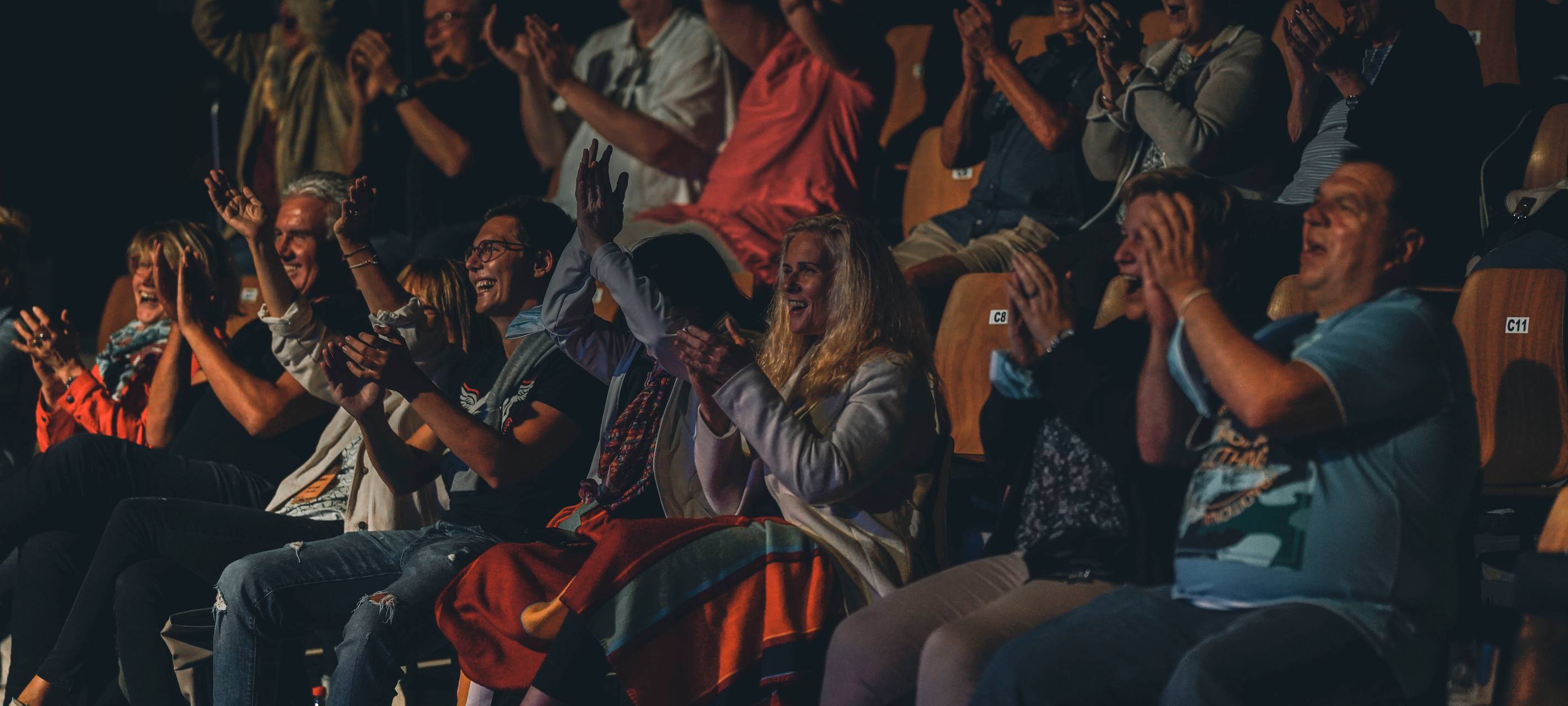 600 Besucher beim "Lachkrampf" an der Waldbühne in Hamm