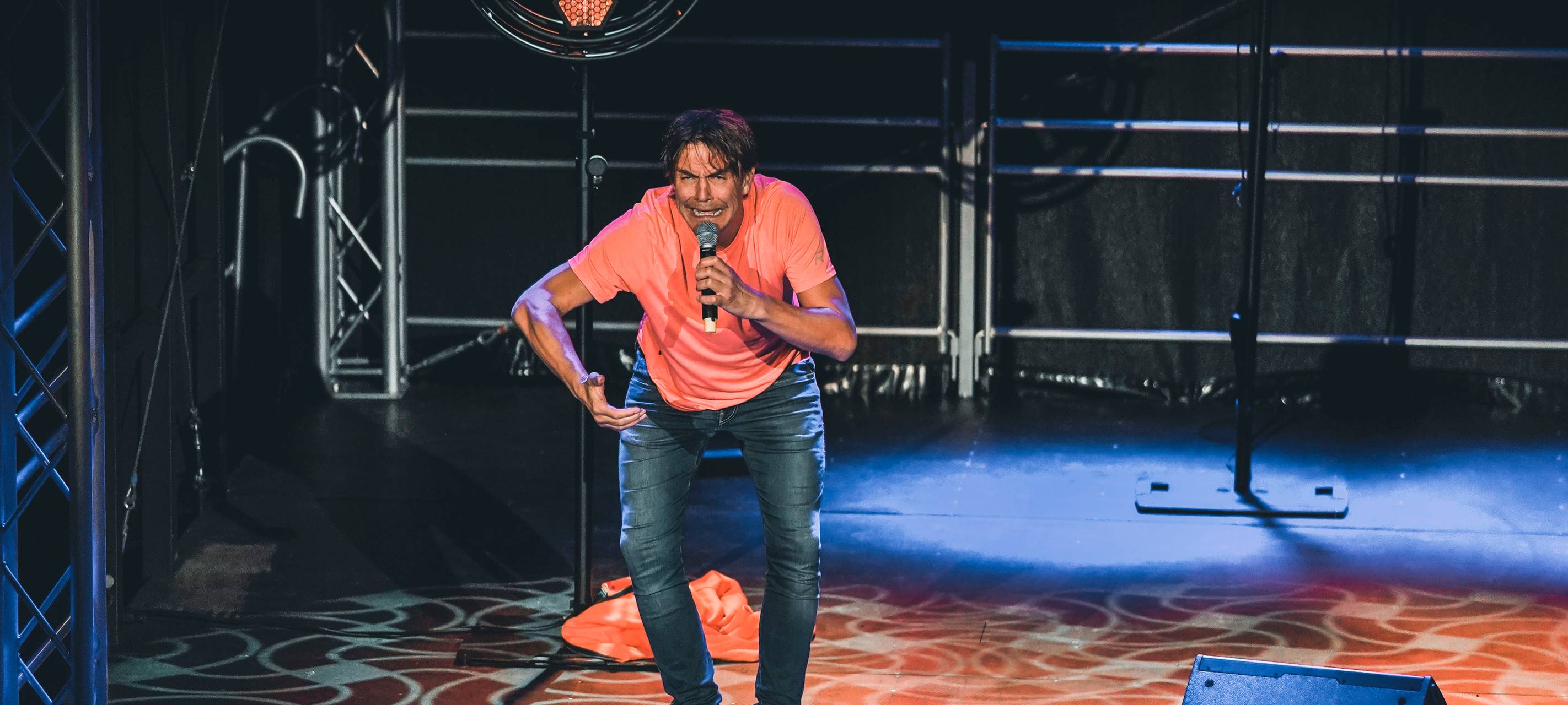 600 Besucher beim "Lachkrampf" an der Waldbühne in Hamm