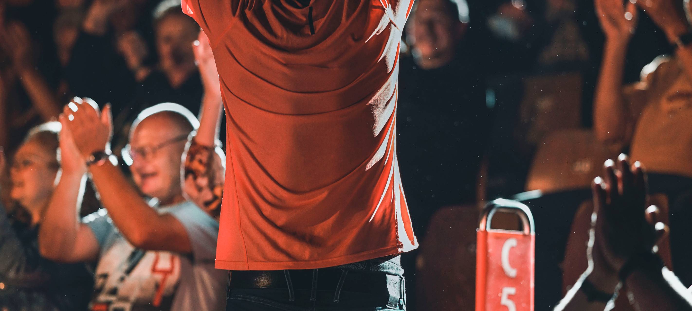 600 Besucher beim "Lachkrampf" an der Waldbühne in Hamm